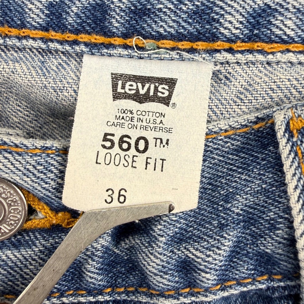 Vintage Levis 560 Loose Fit Denim Shorts Mens 36 Blue Made in USA 90s Jeans Y2K - Picture 7 of 15